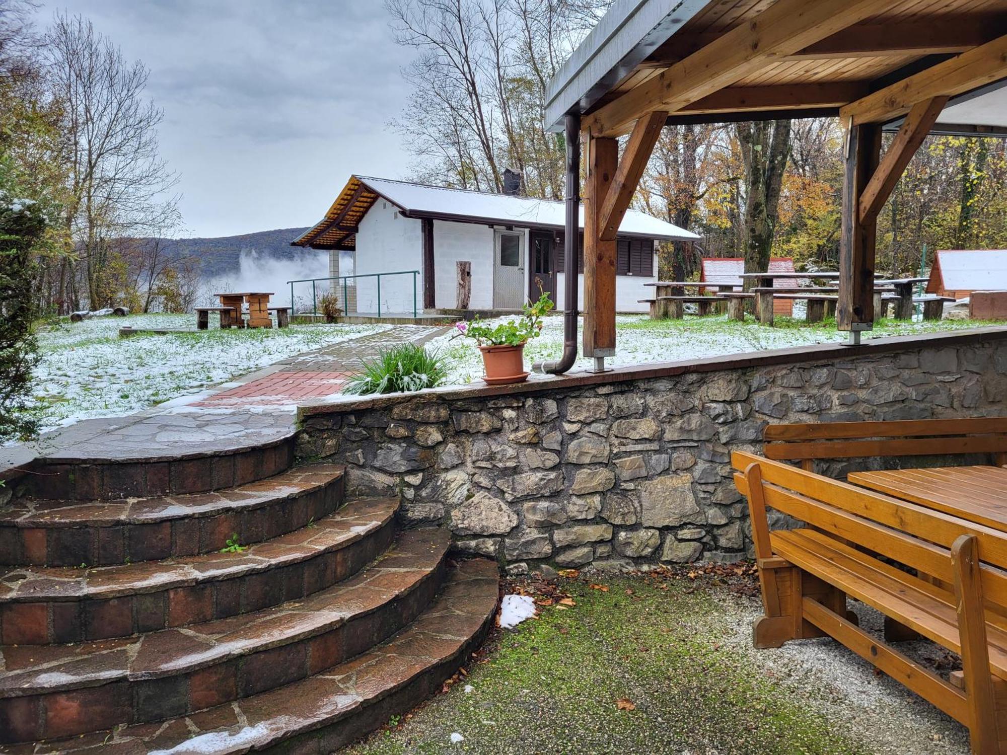 Hotel Koca Sredi Gozda Kanal Exterior foto
